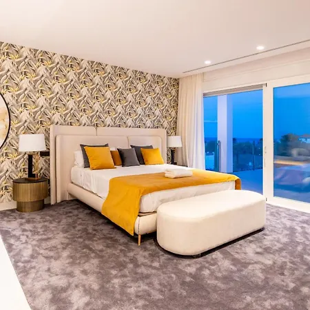 Villapadierna Solstice Sanctuary Εστεπόνα