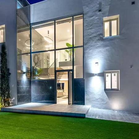 Villapadierna Solstice Sanctuary * Εστεπόνα