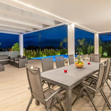 Villapadierna Solstice Sanctuary Εστεπόνα